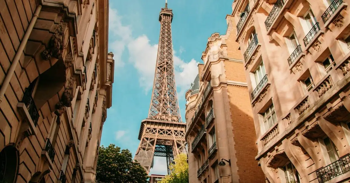 traveling to paris solo